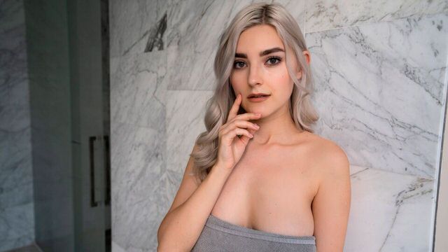 Bath With Sexy Gorgeous Girl Alyssa