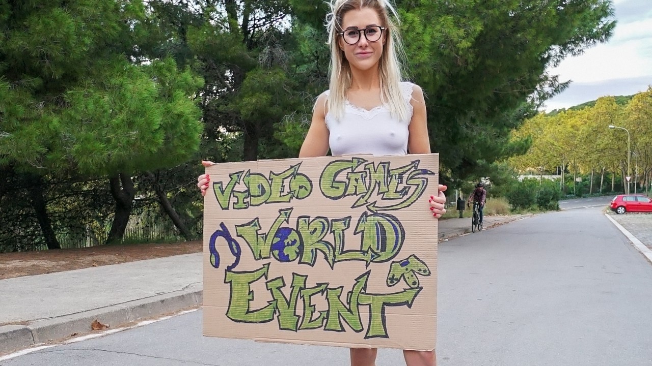 Stranded Teens – She’s Game!