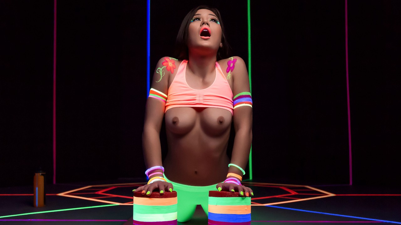 Brazzers – Glow In The Dark Dicking