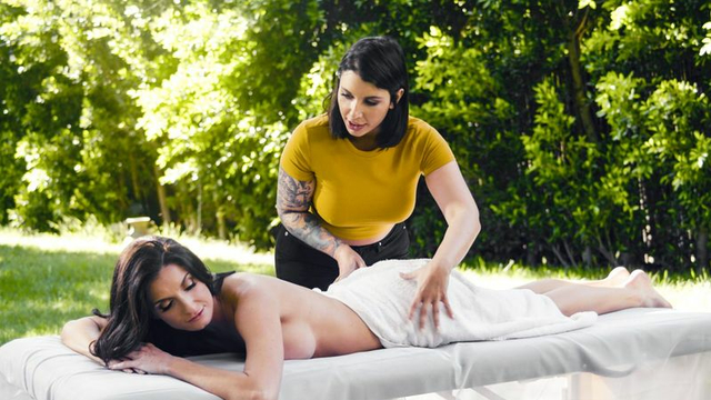 All Girl Massage – MIA Masseuse