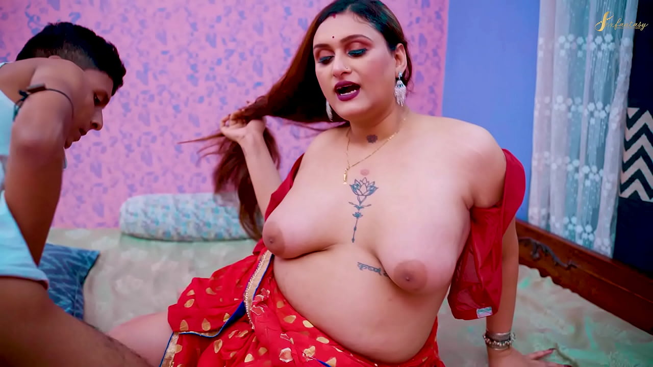 A sexy lady house owner seduces her servant for sex