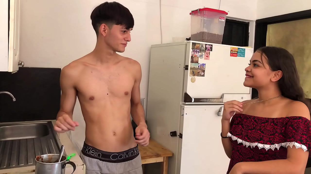 VIDEOS XXX EN ESPANOL MI VECINA MORENA DE 18 A&Ntilde;OS COLEGIALA ME ESTABA LLAMANDO PARA QUE COLOQUE CHOCOLATE EN SU VAGINA MORENA