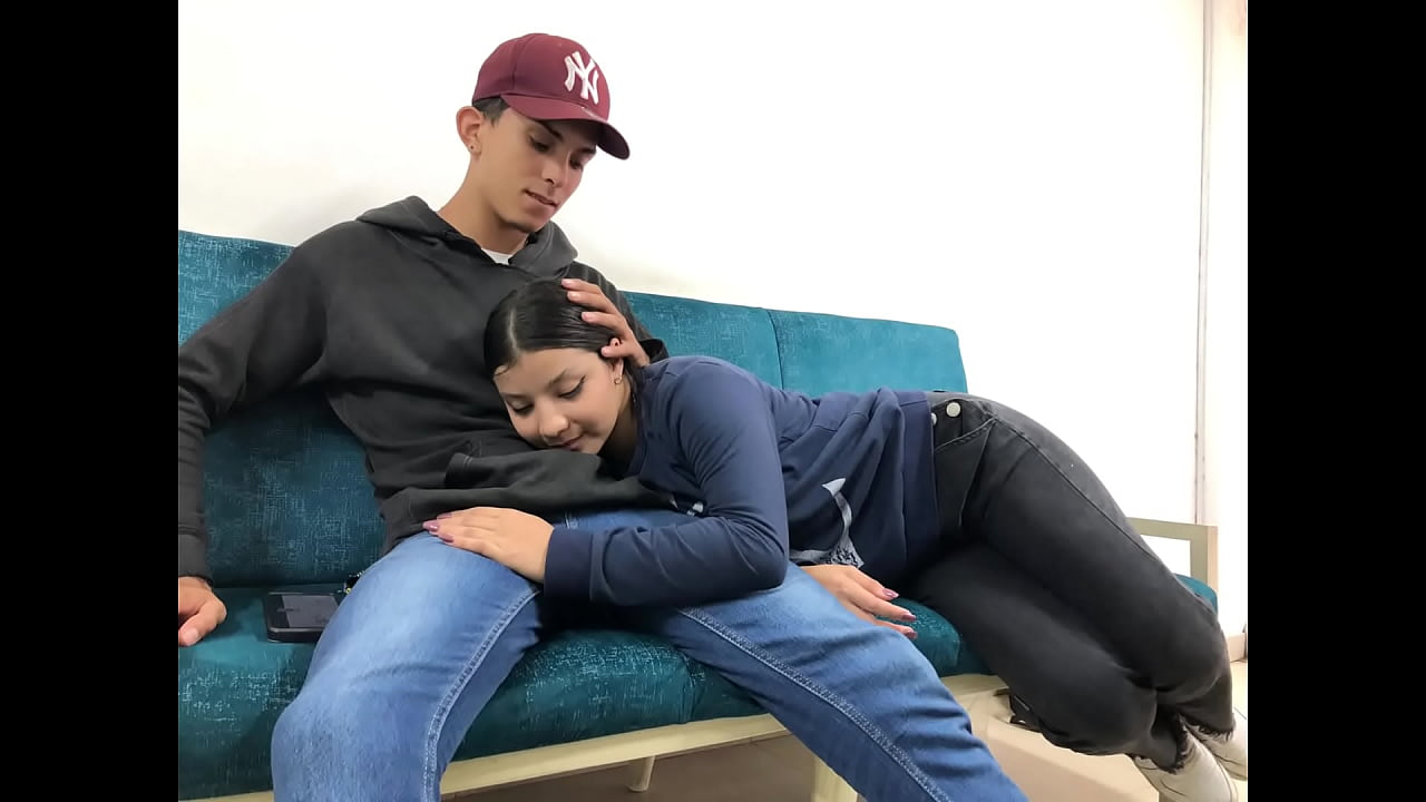 AMIGA TRANQUILA DESCANSA – mi AMIGA rubia de 18 a&ntilde;os siente mi pollla en su boca
