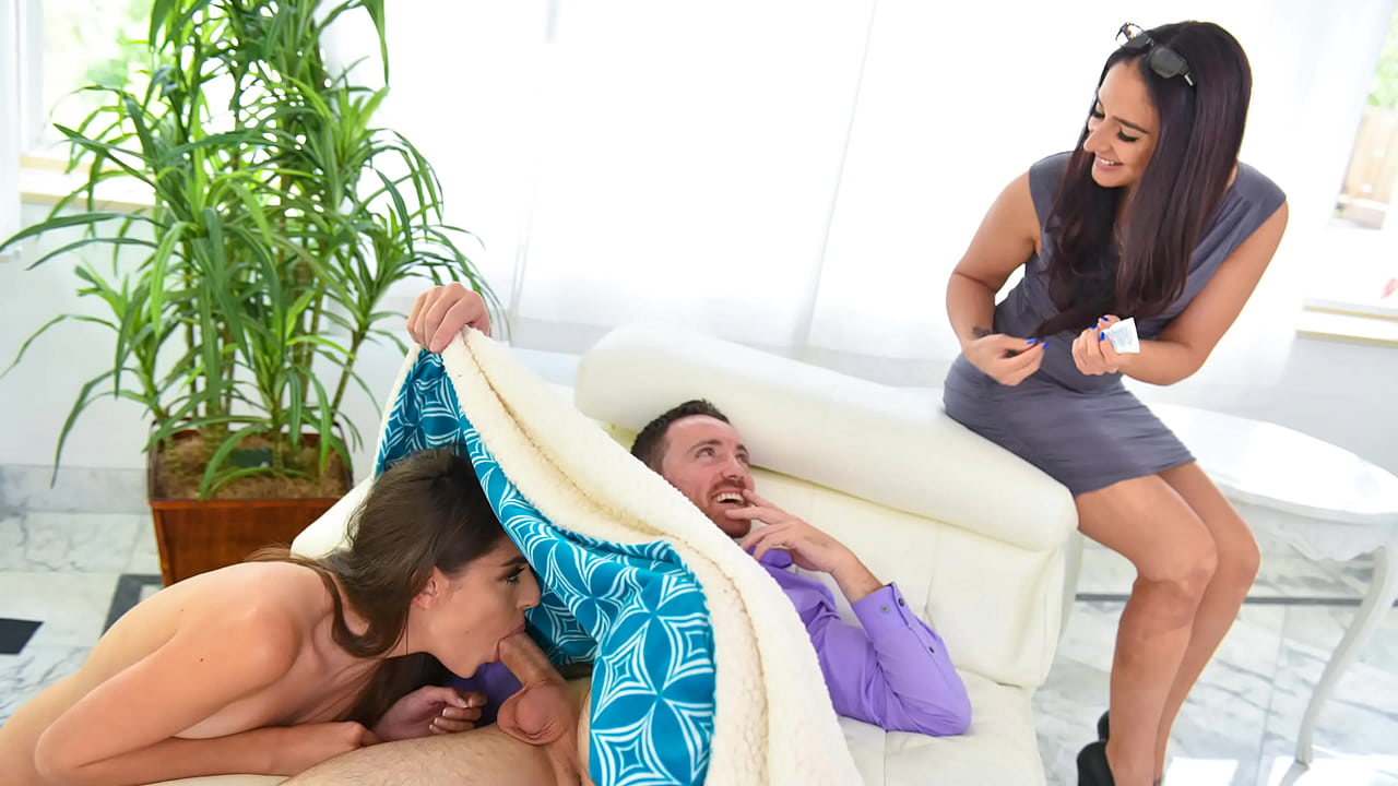 Stepdaughter Starts to Give Stepdaddy a Blowjob in The Name of Bug Bite Relief – Famlust