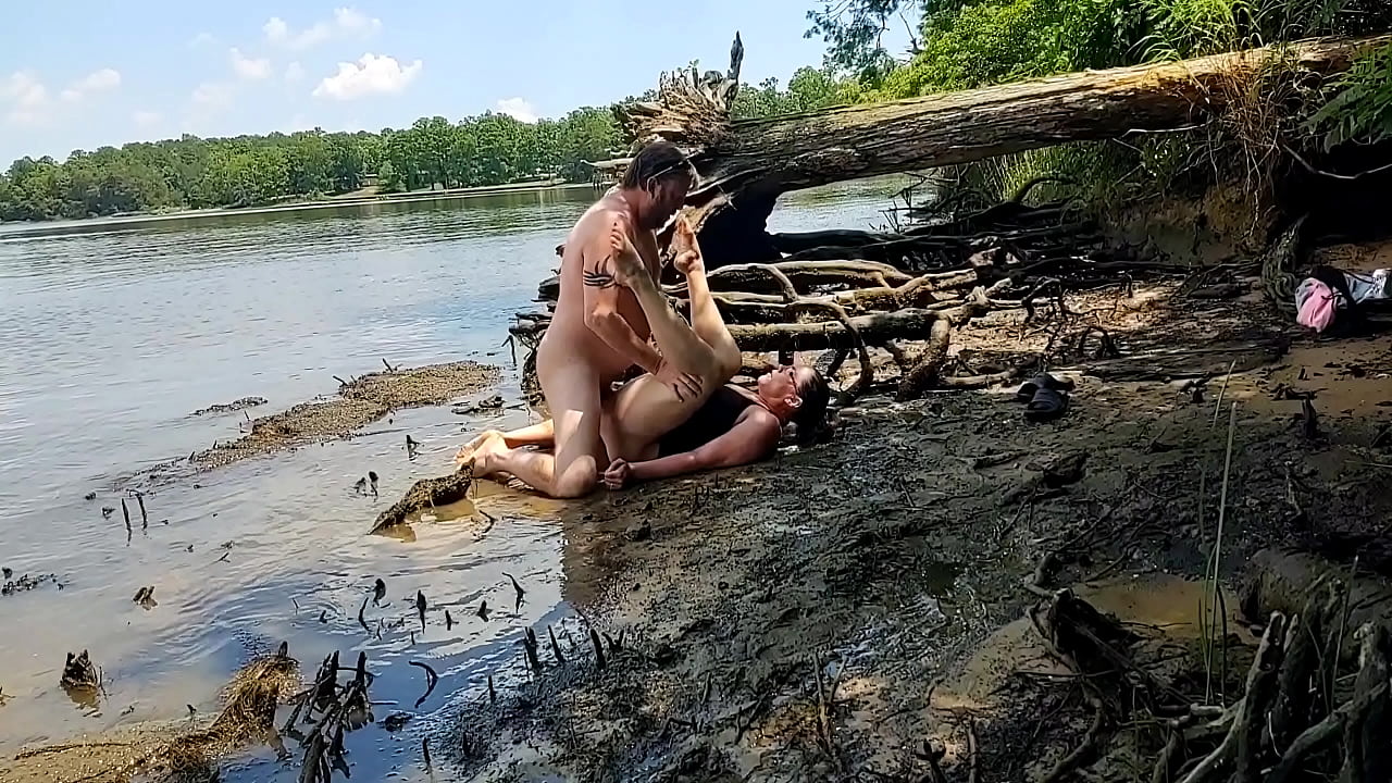 Thick wife fucked in the mud on a nature walk – Becky Tailorxxx