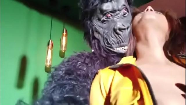 Poonam pandey’s Banarama Ride: A Sexy Banana-In-Pussy Porn Video  Pron Video