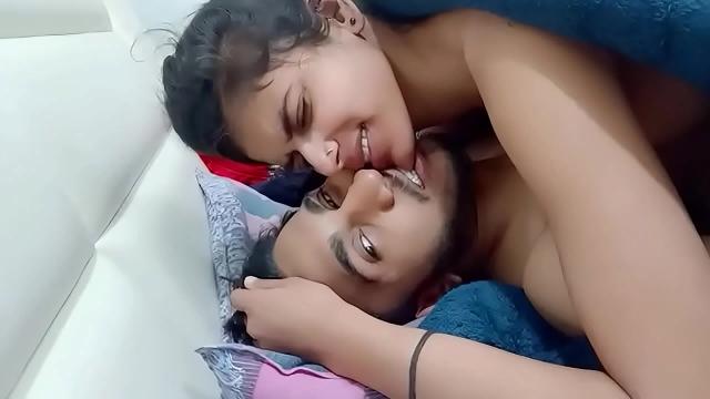 Desi Teen’s Passionate Cumshot: Indian Girl’s Shaved Pussy Licked & Fucked Video