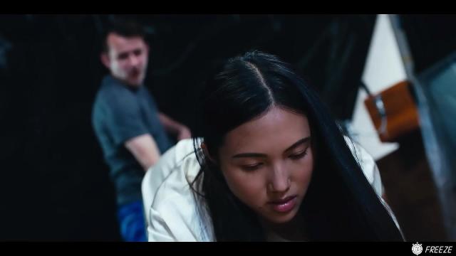 Asian Slut’s Frozen Blowjob Fetish: Pinay’s Risky Sex with Contractor XXX Video