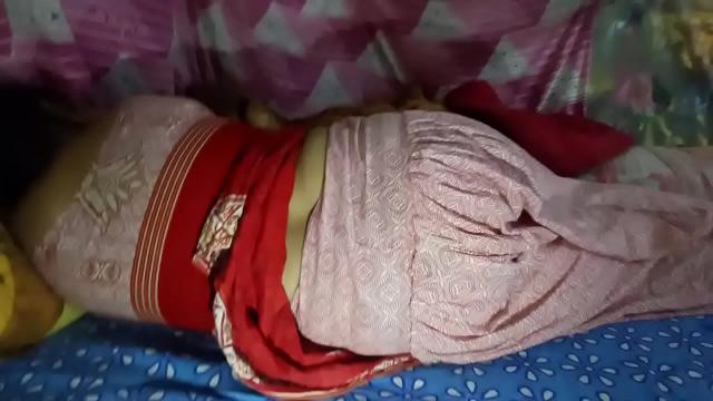 Desi Bhabi Soniya’s Big Ass & Boobs: Hot Wife Pressed & Grabbed XXX Video HD