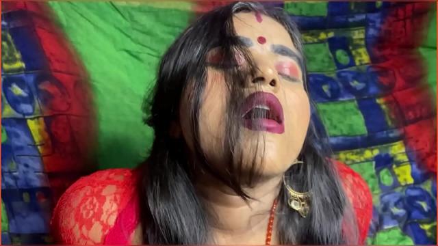 Desi Aunty’s Exotic Fingering Fun: Squirting Romantic Sex Pron Video