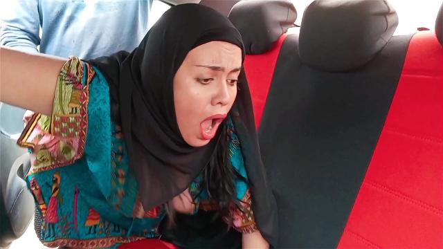 Indian stepmother wearing hijab gets fucked in car XXX Video HD