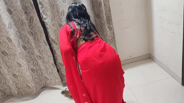 desi maid ne zadu mar rahi thi tab uska sahabji aya or bola muze tumhara chut cahiye HD Pron Video