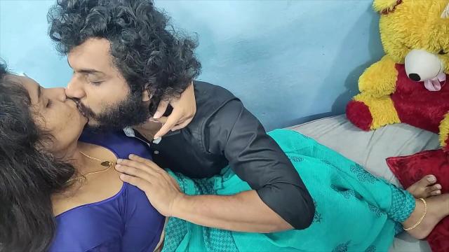 Naughty Indian Bhabhi Cheats with Uber Driver Pron Video