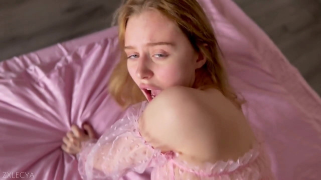 I helped my stepsister choose underwear for a date Sex Video